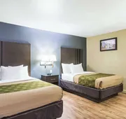 Econo Lodge Inn & Suites I-35 at Shawnee Mission hotel detail image 7
