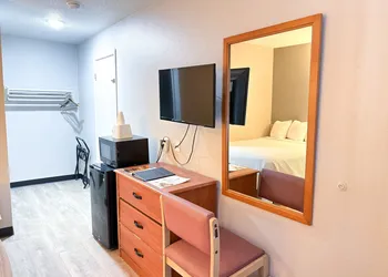 Super 7 Motel hotel thumbnail 3