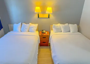 Super 7 Motel hotel thumbnail 4