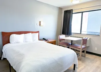 Super 7 Motel hotel thumbnail 7