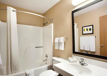 Americas Best Value Inn Pittsburg hotel thumbnail 8