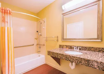 La Quinta Inn & Suites by Wyndham Lexington South / Hamburg hotel thumbnail 8