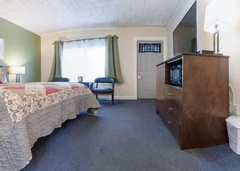 Acadia Pines Motel hotel thumbnail 5