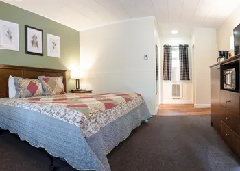 Acadia Pines Motel hotel thumbnail 7