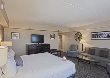 Crowne Plaza Suites MSP Airport - Mall of America by IHG hotel thumbnail 3