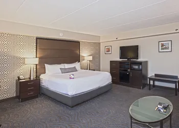 Crowne Plaza Suites MSP Airport - Mall of America by IHG hotel thumbnail 4