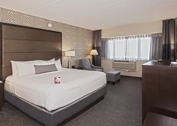 Crowne Plaza Suites MSP Airport - Mall of America by IHG hotel thumbnail 5