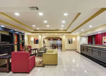 La Quinta Inn & Suites by Wyndham Canton MS hotel thumbnail 2