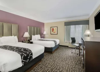 La Quinta Inn & Suites by Wyndham Canton MS hotel thumbnail 5