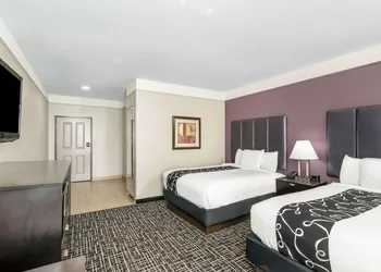 La Quinta Inn & Suites by Wyndham Canton MS hotel thumbnail 6