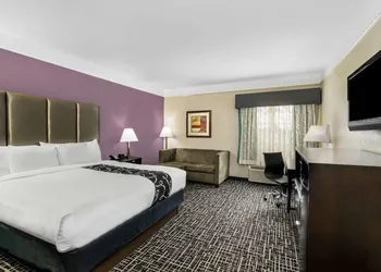 La Quinta Inn & Suites by Wyndham Canton MS hotel thumbnail 7