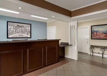 Super 8 by Wyndham Pearl/Jackson Airport hotel thumbnail 3