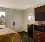 Super 8 by Wyndham Pearl/Jackson Airport hotel detail image 5