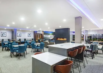 La Quinta Inn & Suites by Wyndham Joplin hotel thumbnail 4