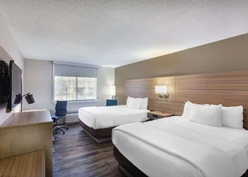 La Quinta Inn & Suites by Wyndham Joplin hotel thumbnail 6