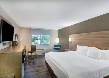 La Quinta Inn & Suites by Wyndham Joplin hotel thumbnail 8