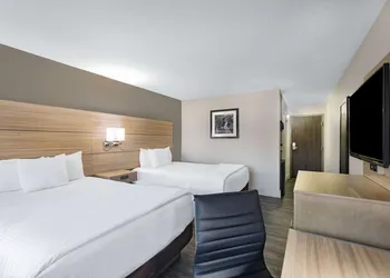 La Quinta Inn & Suites by Wyndham Joplin hotel thumbnail 5