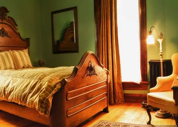 Whiskey Mansion hotel thumbnail 3