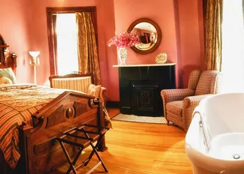 Whiskey Mansion hotel thumbnail 4