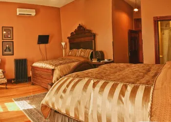 Whiskey Mansion hotel thumbnail 5