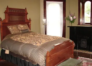 Whiskey Mansion hotel thumbnail 7