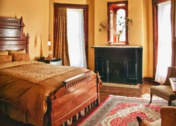 Whiskey Mansion hotel thumbnail 8