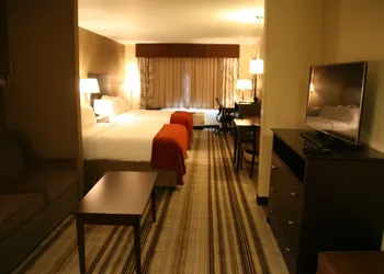 Holiday Inn Express & Suites Nevada by IHG hotel thumbnail 2