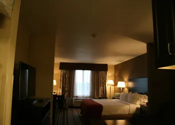 Holiday Inn Express & Suites Nevada by IHG hotel thumbnail 3