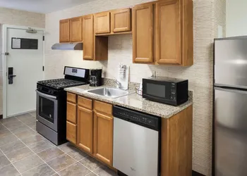 Residence Inn by Marriott Kansas City Country Club Plaza hotel thumbnail 6