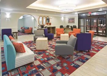 La Quinta Inn & Suites by Wyndham Gallup hotel thumbnail 2
