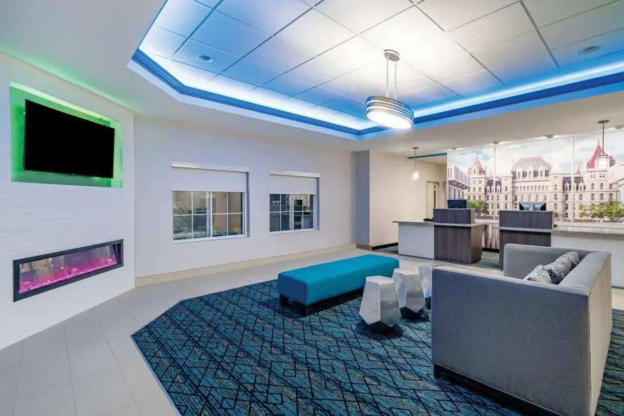 La Quinta Inn & Suites by Wyndham Latham Albany Airport hotel detail image 2