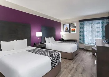 La Quinta Inn & Suites by Wyndham Latham Albany Airport hotel thumbnail 5