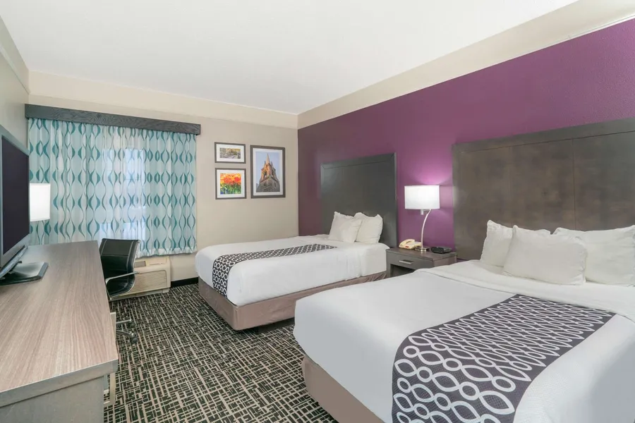 La Quinta Inn & Suites by Wyndham Latham Albany Airport hotel detail image 6
