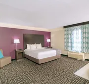 La Quinta Inn & Suites by Wyndham Latham Albany Airport hotel detail image 7