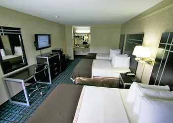 Deluxe Inn Fayetteville - I-95 Exit 49 hotel thumbnail 5