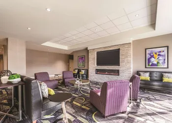 La Quinta Inn & Suites by Wyndham Cincinnati Sharonville hotel thumbnail 2