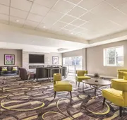 La Quinta Inn & Suites by Wyndham Cincinnati Sharonville hotel detail image 3