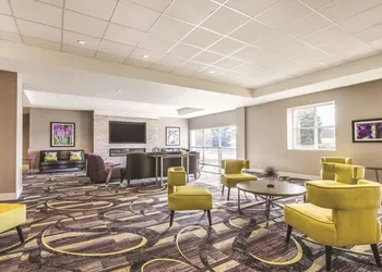 La Quinta Inn & Suites by Wyndham Cincinnati Sharonville hotel thumbnail 3