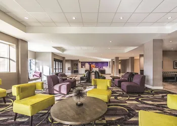 La Quinta Inn & Suites by Wyndham Cincinnati Sharonville hotel thumbnail 4