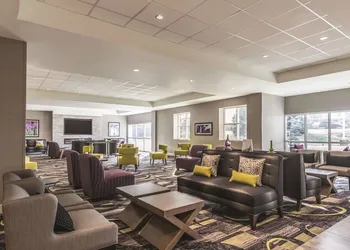 La Quinta Inn & Suites by Wyndham Cincinnati Sharonville hotel thumbnail 5