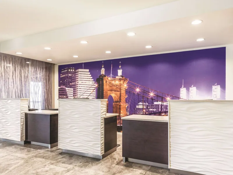 La Quinta Inn & Suites by Wyndham Cincinnati Sharonville hotel detail image 6