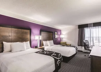 La Quinta Inn & Suites by Wyndham Cincinnati Sharonville hotel thumbnail 8