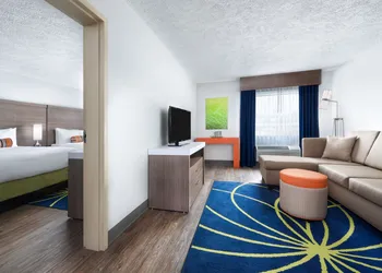 Hotel Indigo Cleveland-Beachwood by IHG hotel thumbnail 2
