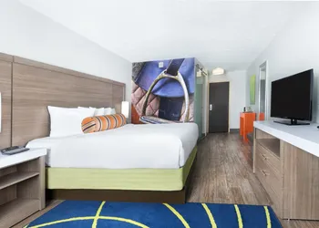 Hotel Indigo Cleveland-Beachwood by IHG hotel thumbnail 6