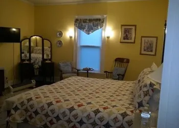 Six Acres Bed & Breakfast hotel thumbnail 4