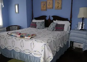 Six Acres Bed & Breakfast hotel thumbnail 7
