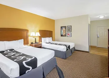 La Quinta Inn & Suites by Wyndham Lawton / Fort Sill hotel thumbnail 4
