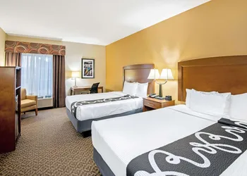 La Quinta Inn & Suites by Wyndham Lawton / Fort Sill hotel thumbnail 7