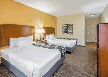 La Quinta Inn & Suites by Wyndham Lawton / Fort Sill hotel thumbnail 8