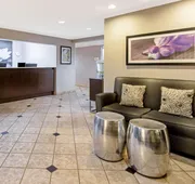 La Quinta Inn & Suites by Wyndham Harrisburg Airport Hershey hotel detail image 3